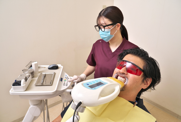 オフィスホワイトニング治療風景